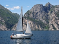 Barca a Vela sul Lago di Garda - Foto di Gianni Crestani da Pixabay 